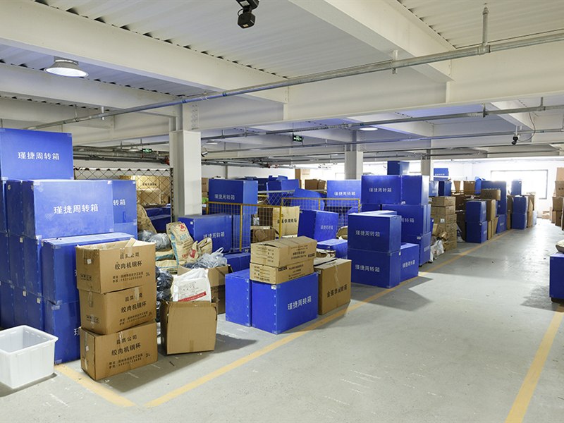 JINJIE packed appliance orders in the warehouse