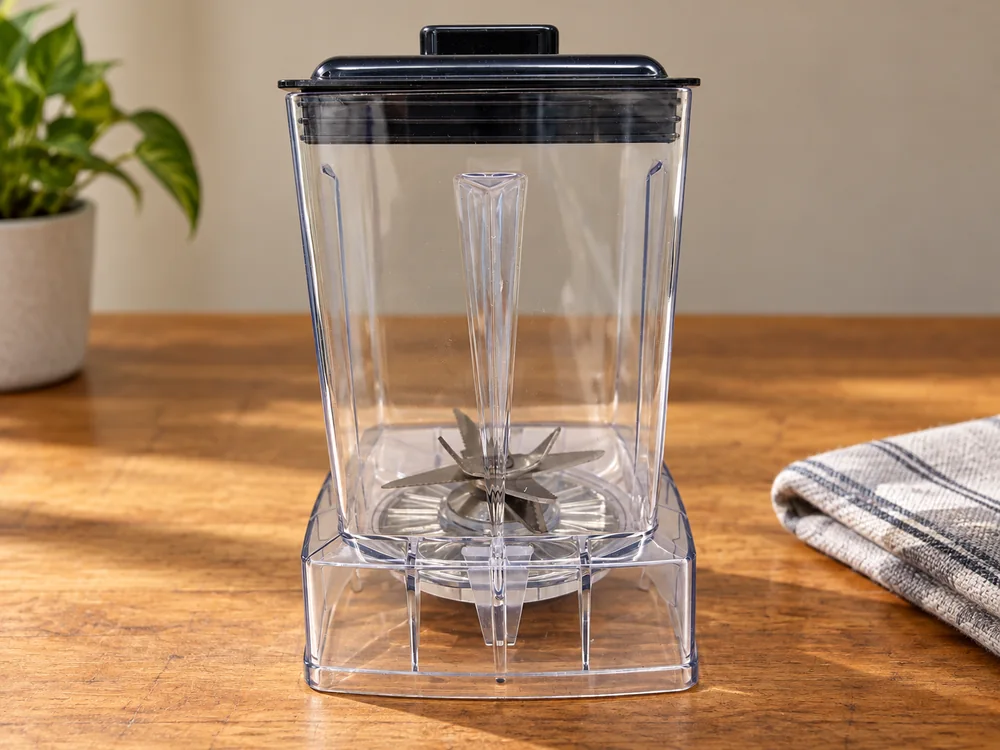 Separate transparent blender jug with lid and blade assembly